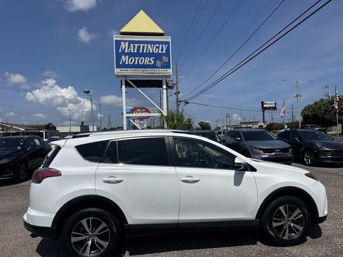 Used 2017 Toyota RAV4 XLE FWD image 10