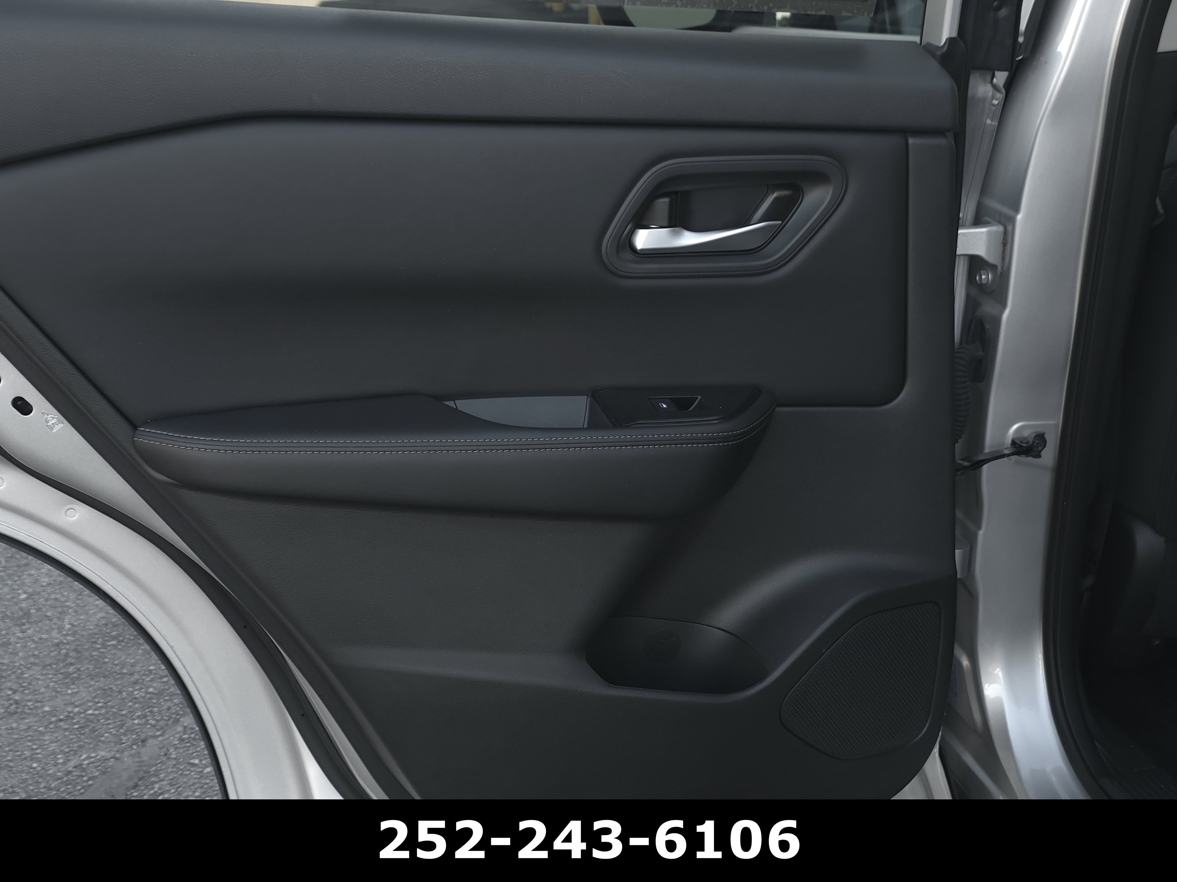 Used 2024 Nissan Rogue SV AWD/4WD image 30