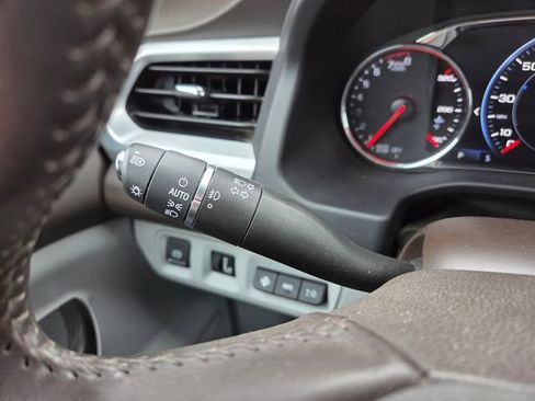 Used 2021 GMC Acadia SLT w/ Technology Package AWD/4WD image 25