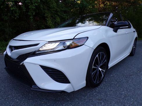 Used 2018 Toyota Camry XSE w/ Audio Package FWD image 3