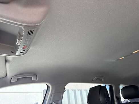 Used 2021 Volkswagen Tiguan SE FWD image 17