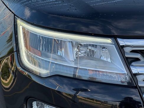 Used 2018 Ford Explorer Limited w/ Equipment Group 301A AWD/4WD image 39