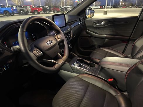 Used 2025 Ford Escape ST-Line image 8