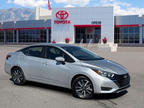 Used 2025 Nissan Versa SV FWD image 1