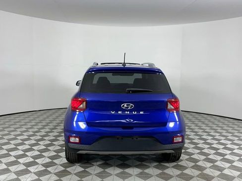 Used 2023 Hyundai Venue SEL FWD image 6