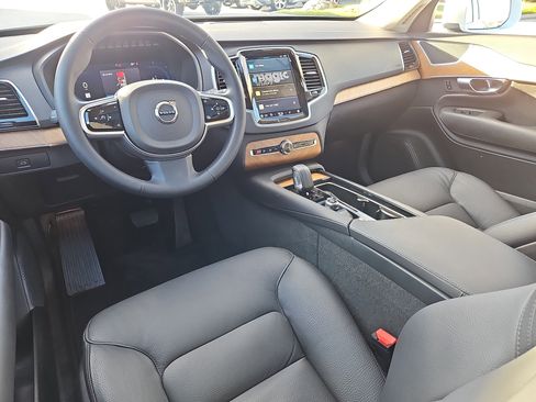 Used 2025 Volvo XC90 B6 Plus w/ Protection Package Premier image 3
