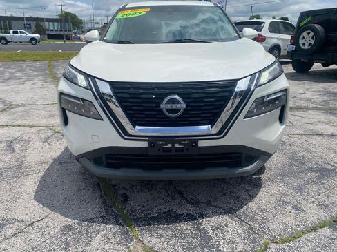 Used 2023 Nissan Rogue SV FWD image 3