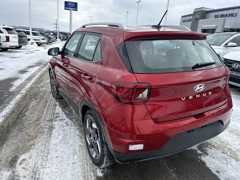 Used 2025 Hyundai Venue Limited image 15