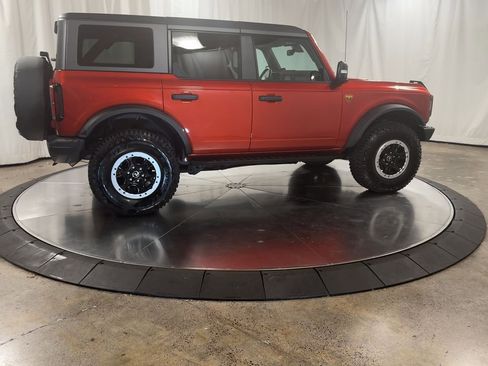 Used 2024 Ford Bronco Badlands image 9