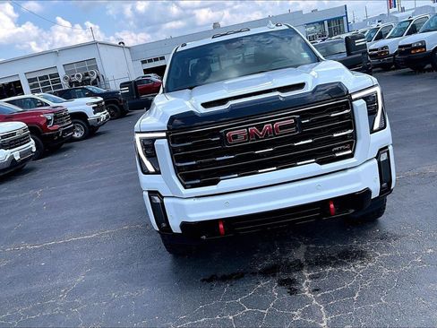 Used 2024 GMC Sierra 2500 AT4 w/ AT4 Premium Plus Package AWD/4WD image 3