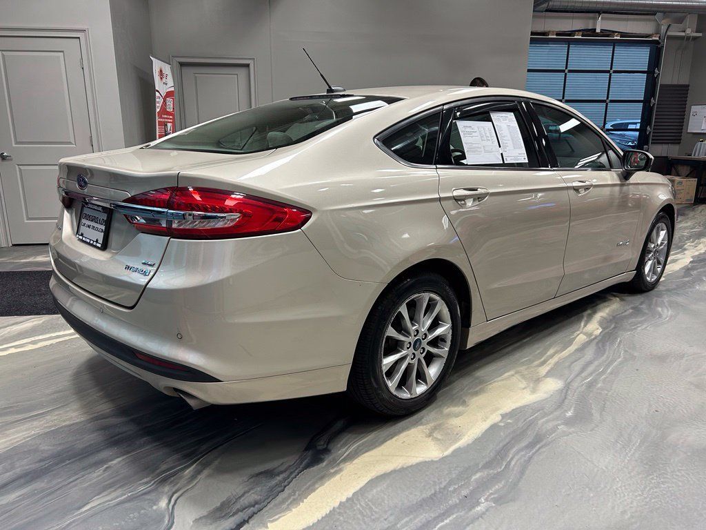 Used 2017 Ford Fusion SE FWD image 25