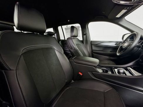 New 2025 Jeep Grand Cherokee Altitude image 26