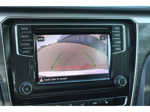 Used 2017 Volkswagen Passat 1.8T SE FWD image 21