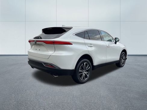 Used 2023 Toyota Venza LE image 5