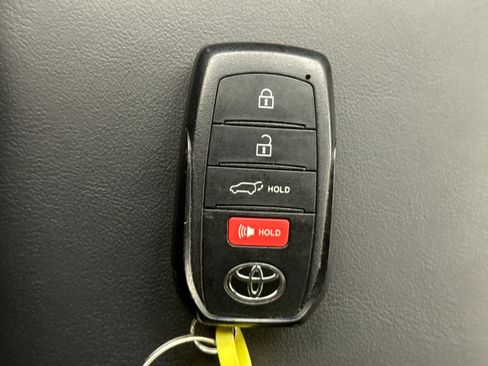 Used 2025 Toyota Crown Signia w/ Advanced Technology Package image 10