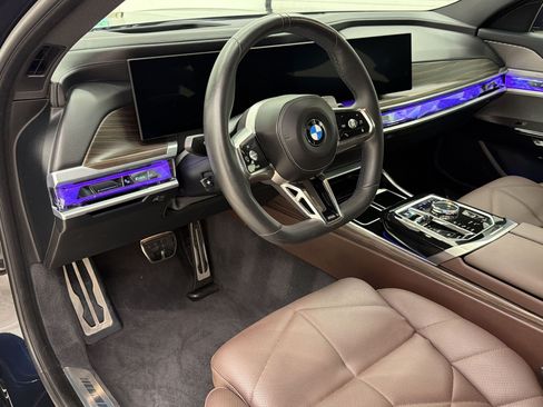 Used 2023 BMW 740i w/ Parking Assistance Package RWD image 4