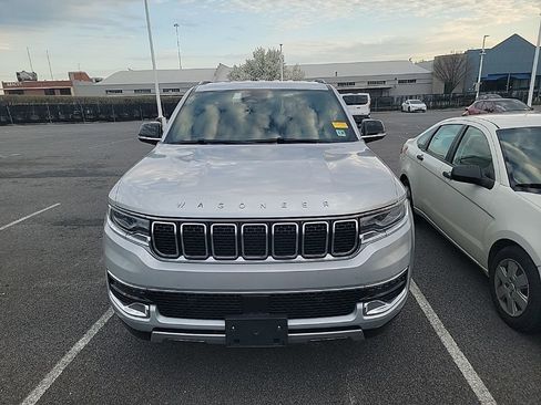 Used 2024 Jeep Wagoneer L Series II w/ Flexible Seating Group image 13