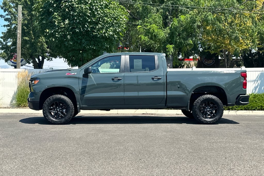 Used 2025 Chevrolet Silverado 1500 Custom Trail Boss AWD/4WD image 9