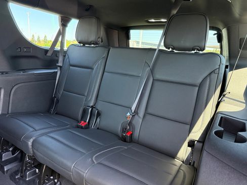Used 2025 GMC Yukon XL Denali AWD/4WD image 21