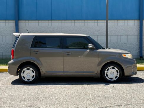 Used 2013 Scion xB FWD image 8