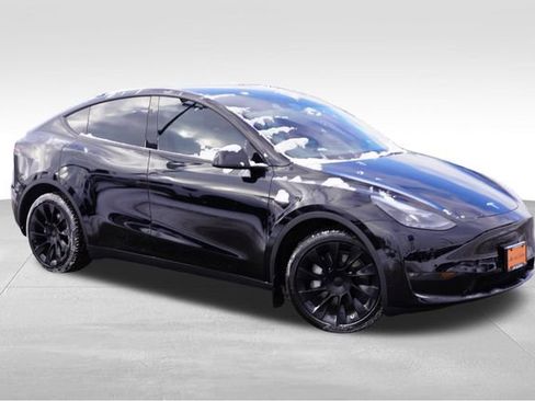 Used 2025 Tesla Model Y Long Range image 2