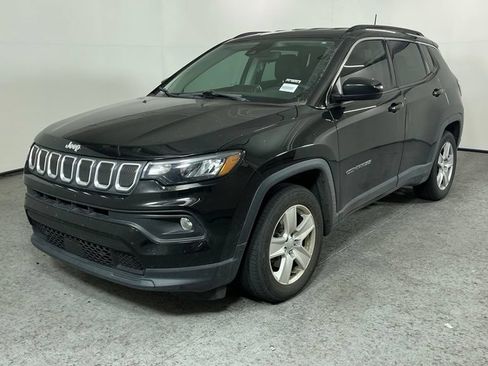 Used 2022 Jeep Compass Latitude FWD image 3