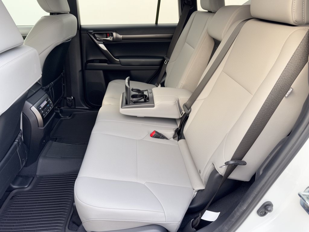 Used 2023 Lexus GX 460 w/ Black Line Special Edition AWD/4WD image 25
