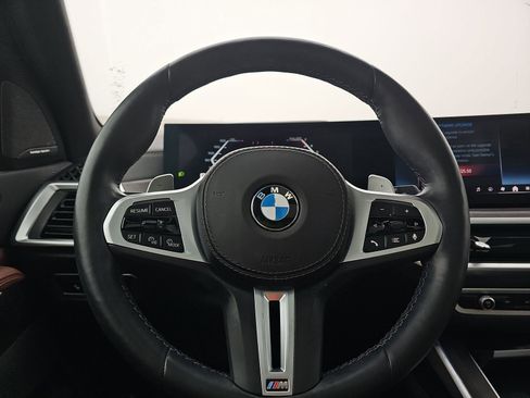 Used 2025 BMW X7 M60i image 9