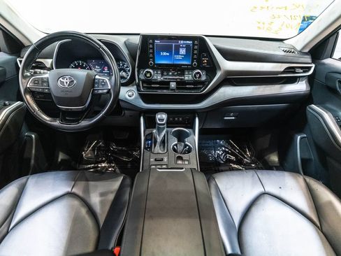 Used 2021 Toyota Highlander XLE AWD/4WD image 13