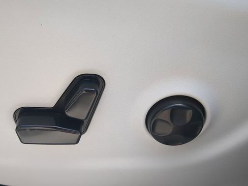 Used 2019 Jeep Cherokee Limited FWD image 26