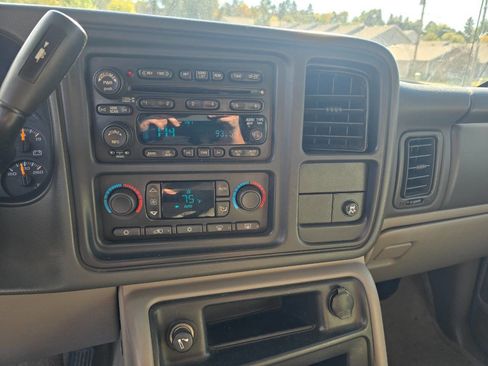 Used 2005 Chevrolet Tahoe Z71 w/ Preferred Equipment Group image 17