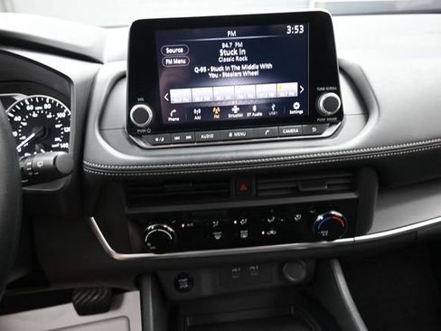 Used 2024 Nissan Rogue S AWD/4WD image 4