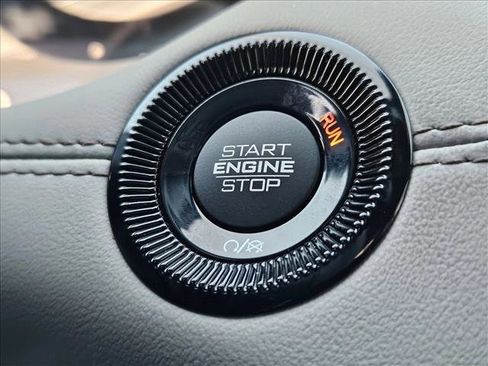 Used 2023 Jeep Compass Limited image 14