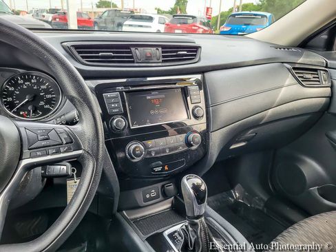 Used 2020 Nissan Rogue S FWD image 22