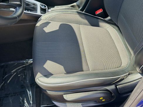 Used 2023 Hyundai Venue Limited image 15