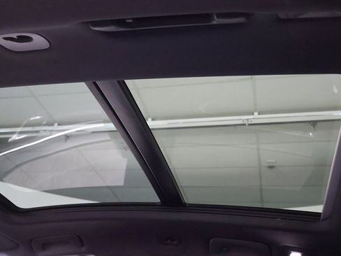 Used 2022 Porsche Macan Base image 25