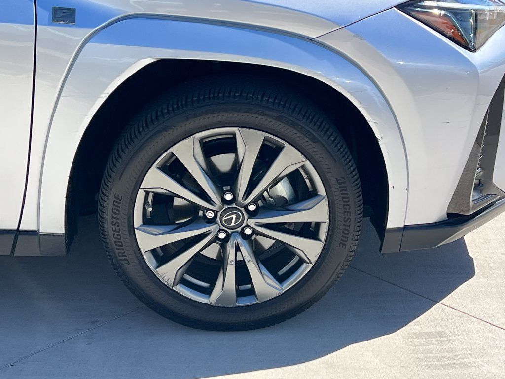Used 2024 Lexus UX 250h F Sport FWD image 17