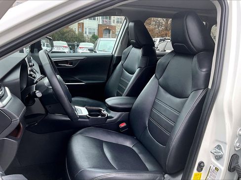 Used 2021 Toyota RAV4 Limited image 24