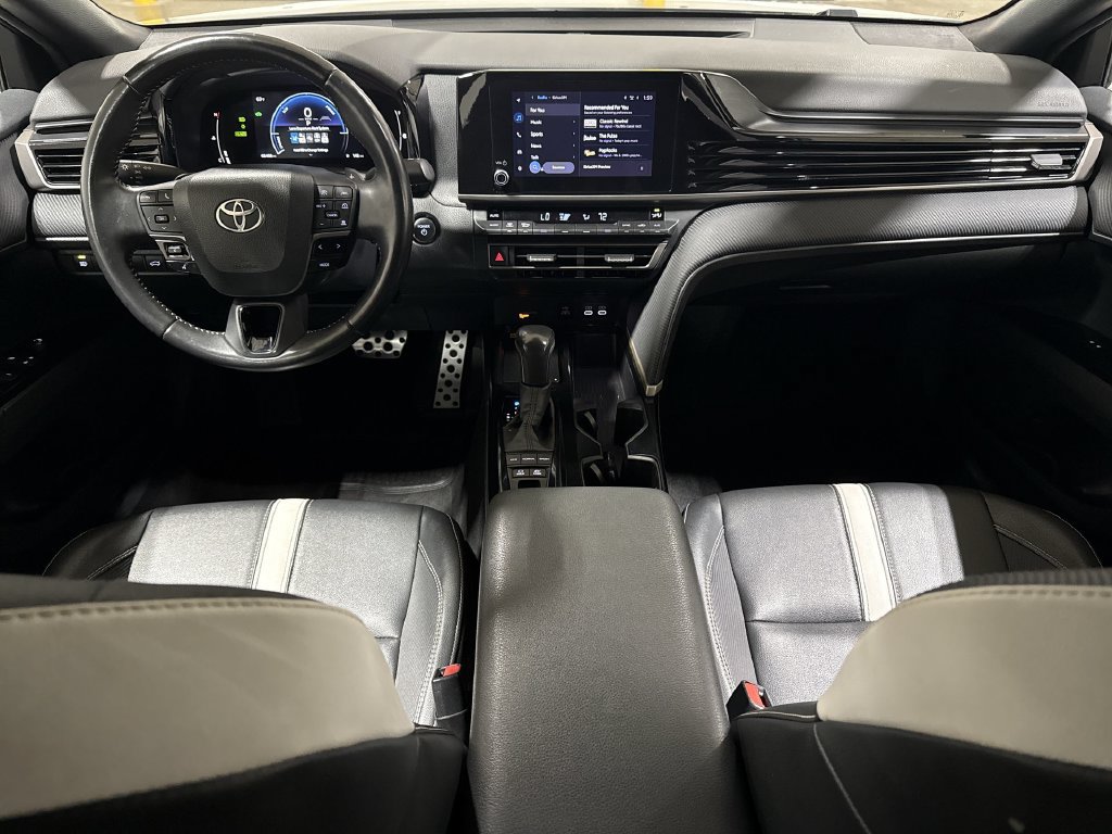 Used 2025 Toyota Camry SE FWD image 10