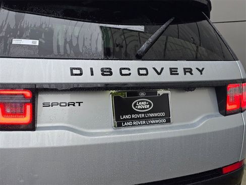 New 2025 Land Rover Discovery Sport Dynamic SE image 8