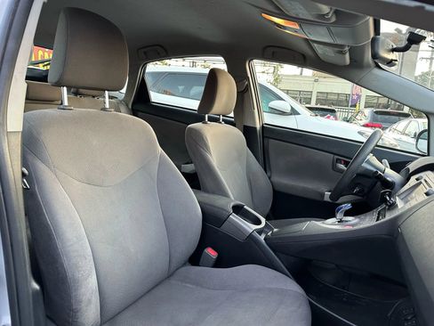 Used 2014 Toyota Prius Plug-In Hybrid image 19