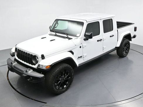 Used 2024 Jeep Gladiator Sport AWD/4WD image 33
