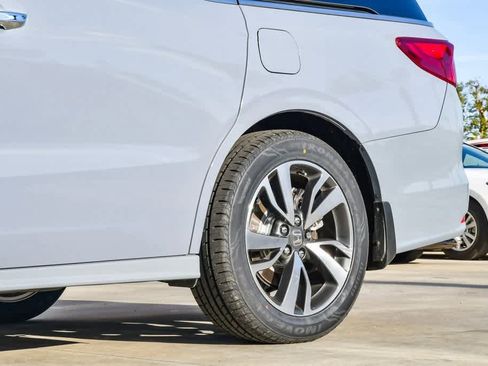 Used 2023 Honda Odyssey Touring image 11