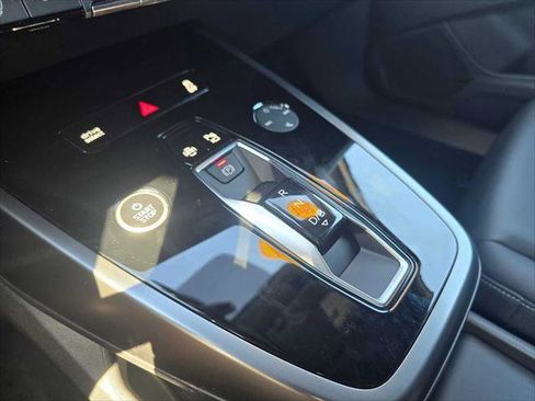 Used 2024 Audi Q4 e-tron Premium Plus image 31