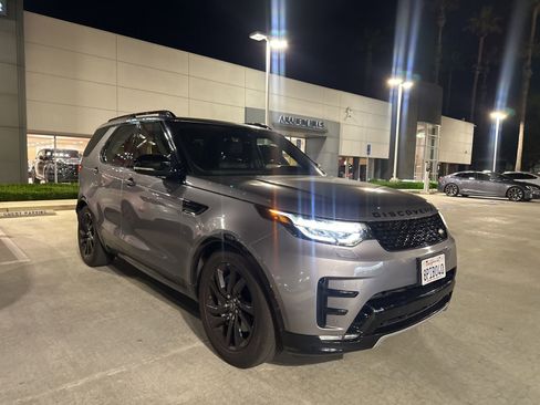 Used 2020 Land Rover Discovery Landmark image 2