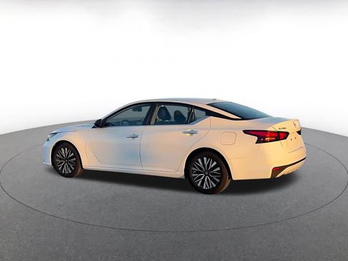 Used 2025 Nissan Altima 2.5 SV image 10