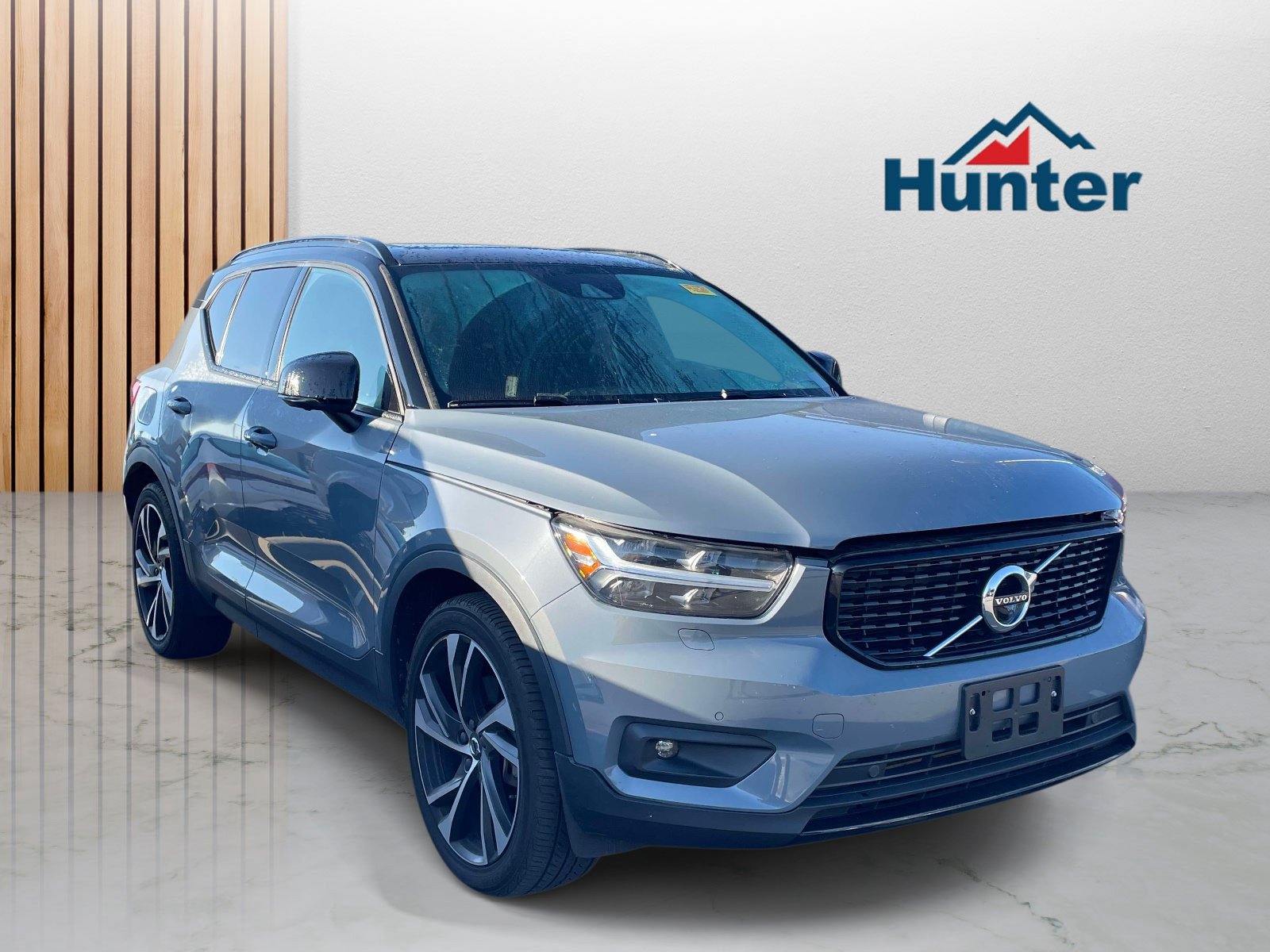 Used 2021 Volvo XC40 T5 R-Design AWD/4WD image 1