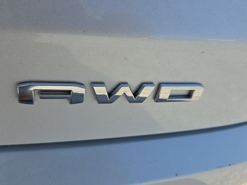 Used 2023 GMC Acadia Denali w/ Denali Technology Package AWD/4WD image 17