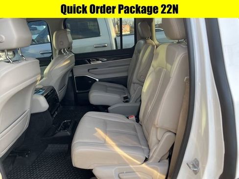 Used 2022 Jeep Wagoneer Series III w/ Premium Group I image 10