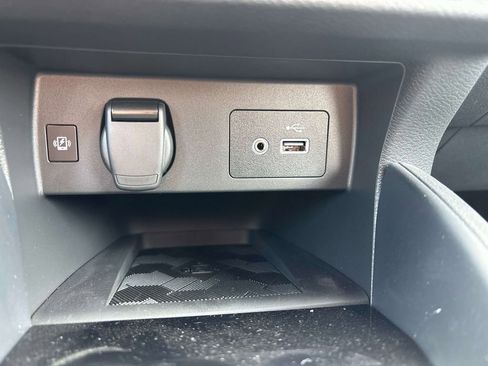 Used 2025 Nissan Versa SV w/ Trunk Package image 24